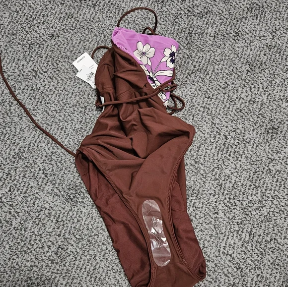 ⏰️NWT: Strappy Lace-Up Body Contour One-Piece Swimsuit - Large - Picture 8 of 10